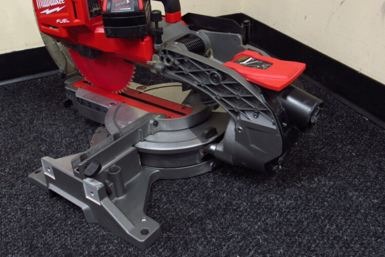 Milwaukee 2734-20 M18 18V Li-ion 10' Compound Sliding Miter Saw - Image 3