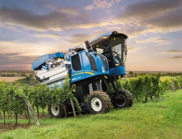 NEW HOLLAND HARVSTER NEW BRAUD HIGH CAPACITY RANGE 9070M I 9070L