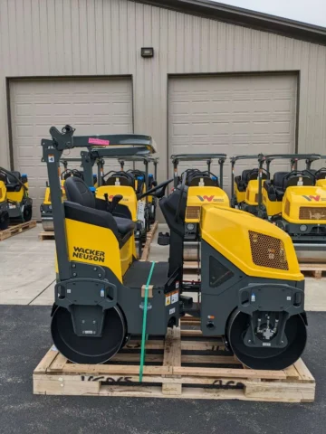 Wacker Neuson RD12L (RD12) Ride-On Roller (no LEDs) – Kohler EFI eng
