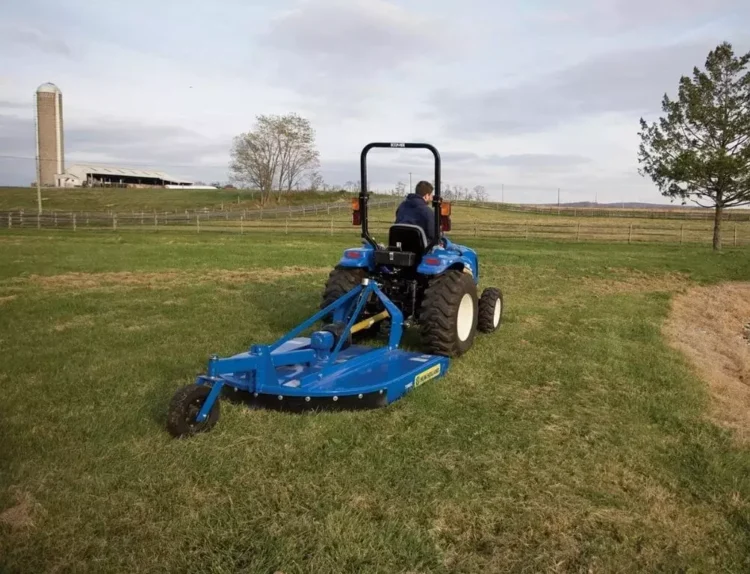 Rotary Cutters 714GC Cutting Width (in. (mm)) 48 (1219) Blade Size (in. (mm)) 3/8 x 3 (9.5 x 76.2) Updraft - Image 4
